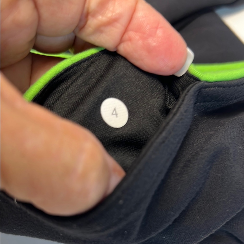 Woman's Lululemon Leggings - Picture 11 of 11